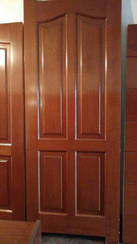 Puerta de caoba de cuatro paneles
